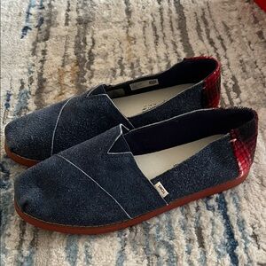 Toms Navy and Red Flats